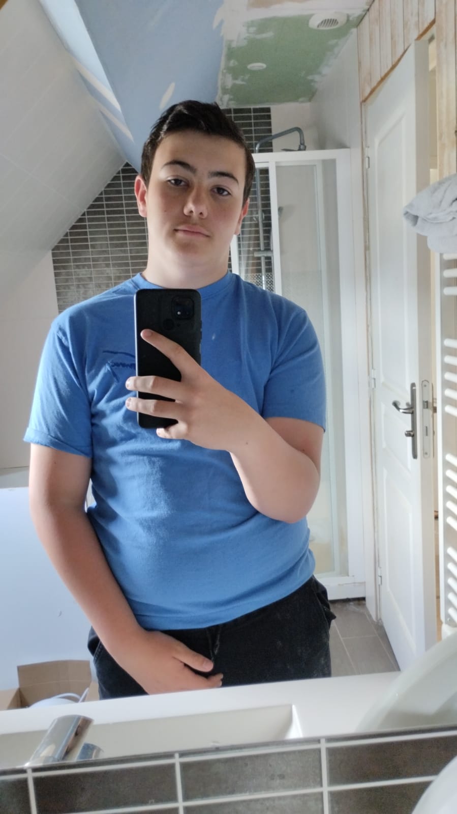 Profil de Edwyn, 24 ans, Drague gay à Damvant