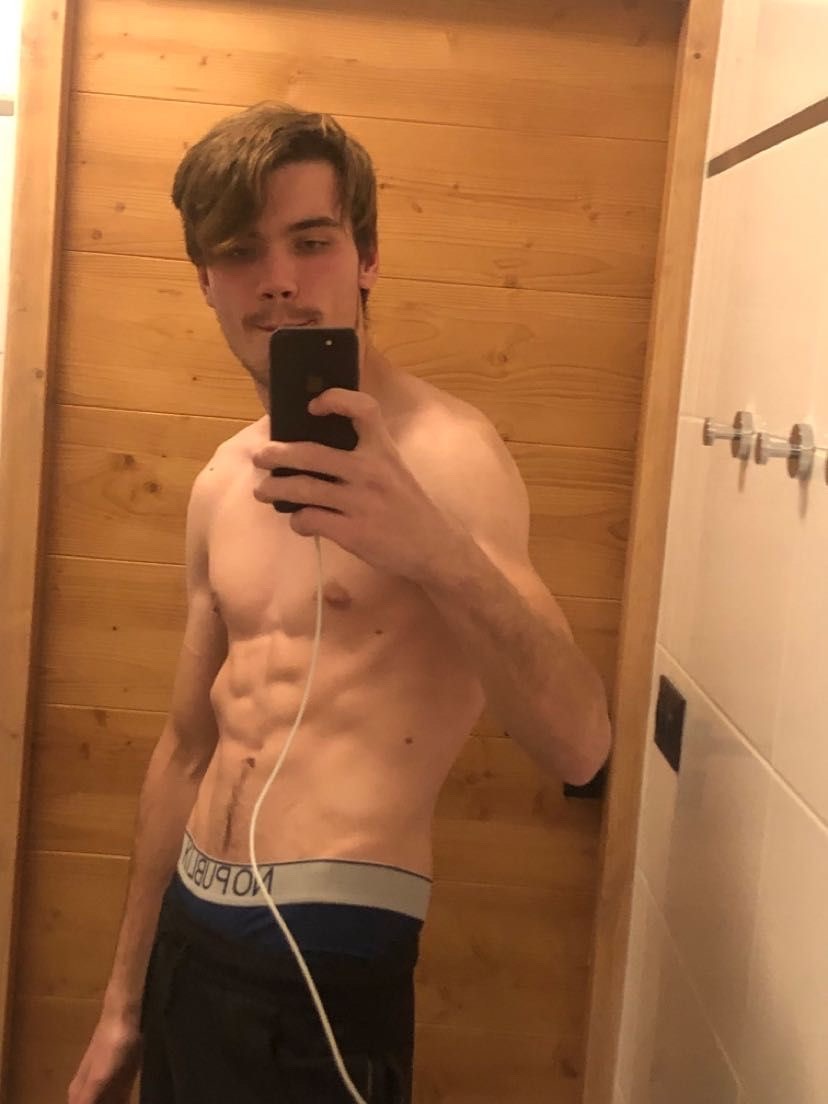 Profil de Jérôme, 24 ans, Drague gay à Mirchel