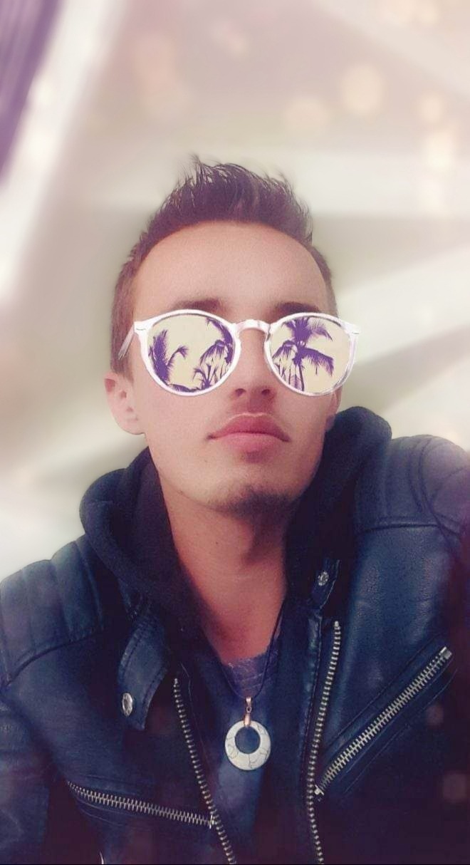 Profil de Pierre-charles, 26 ans, Drague gay à Corippo