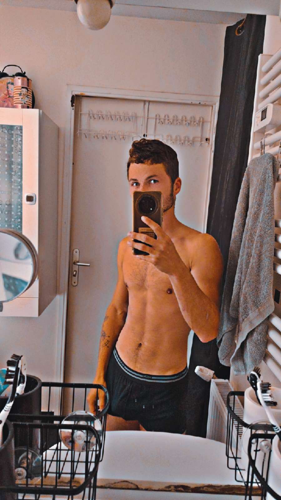 Profil de Malek, 22 ans, Drague gay à Damvant