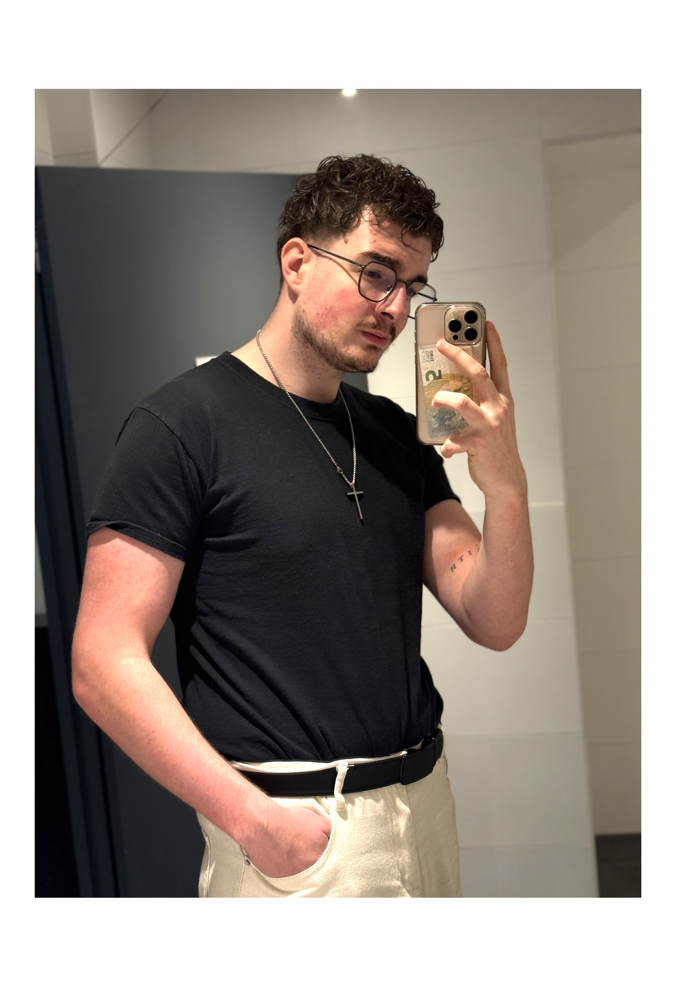 Profil de Ilyesse, 18 ans, Drague gay à Tschierv
