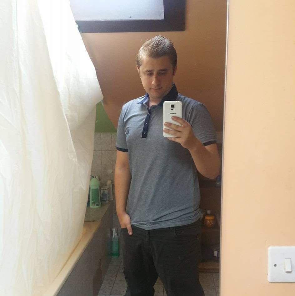 Profil de Aron, 34 ans, Drague gay à Corippo