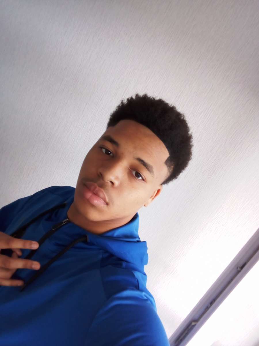 Profil de Nayir, 18 ans, Drague gay à Bogno