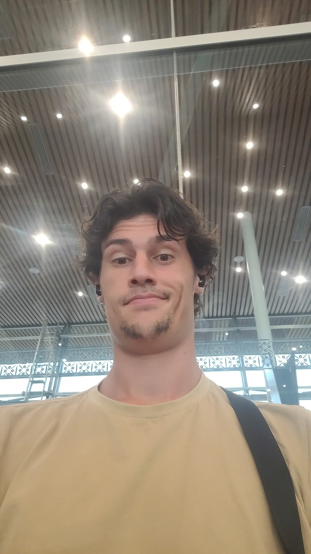 Profil de Shalom, 22 ans, Drague gay à Giez