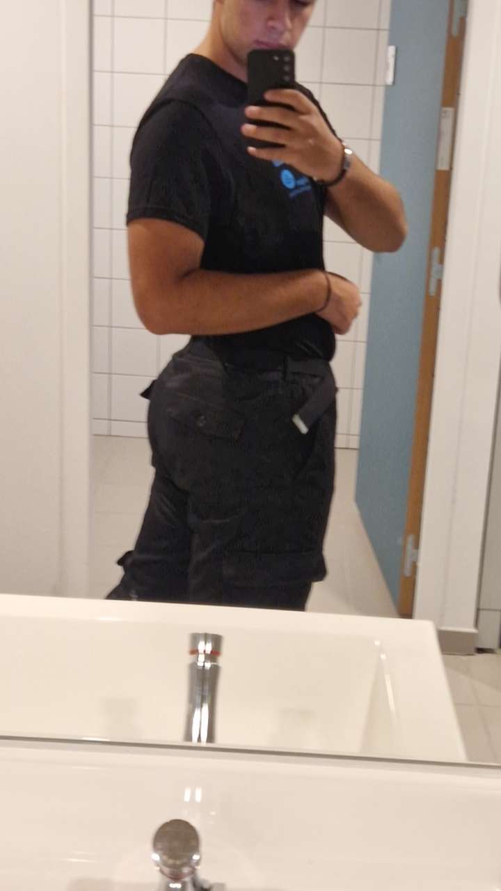 Profil de Henrick, 19 ans, Drague gay à Donneloye