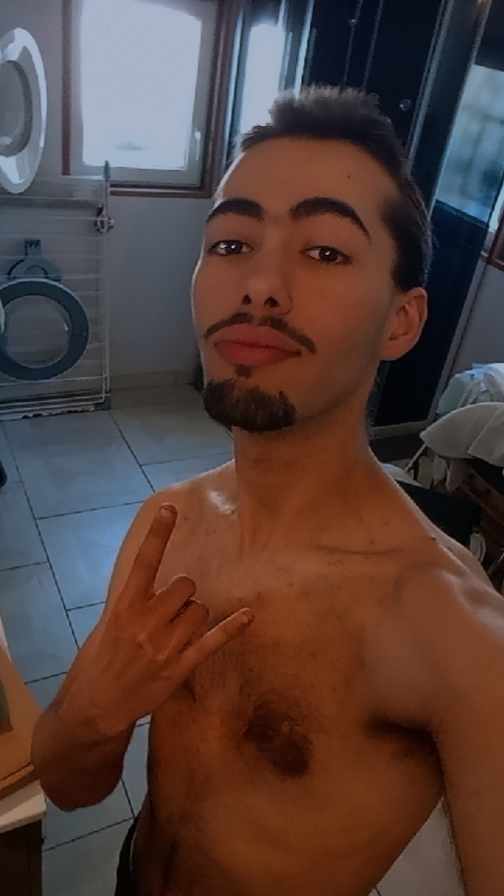 Profil de Sainte-rose, 22 ans, Drague gay à Ocourt