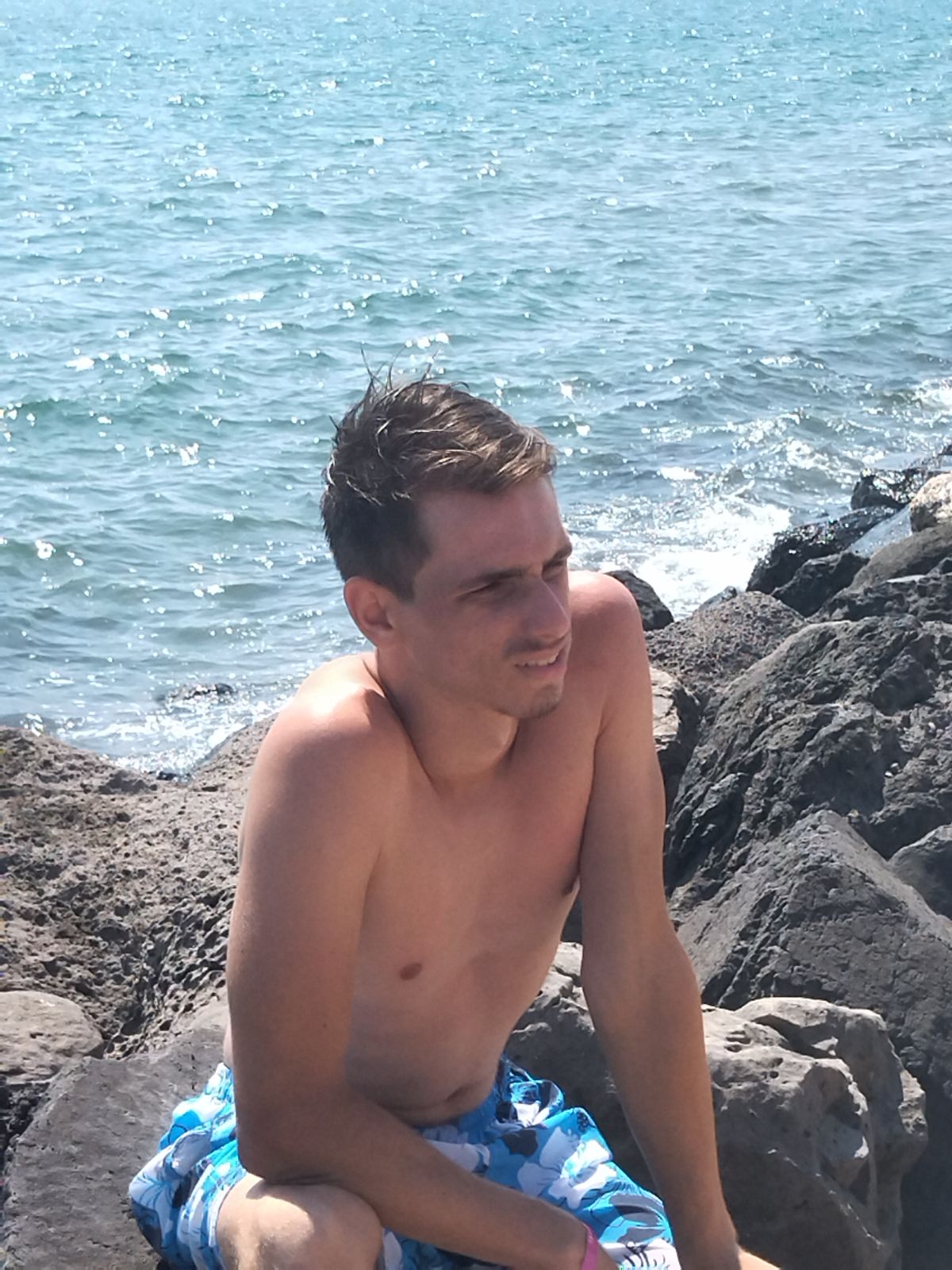 Profil de Ayachi, 20 ans, Drague gay à Nebikon
