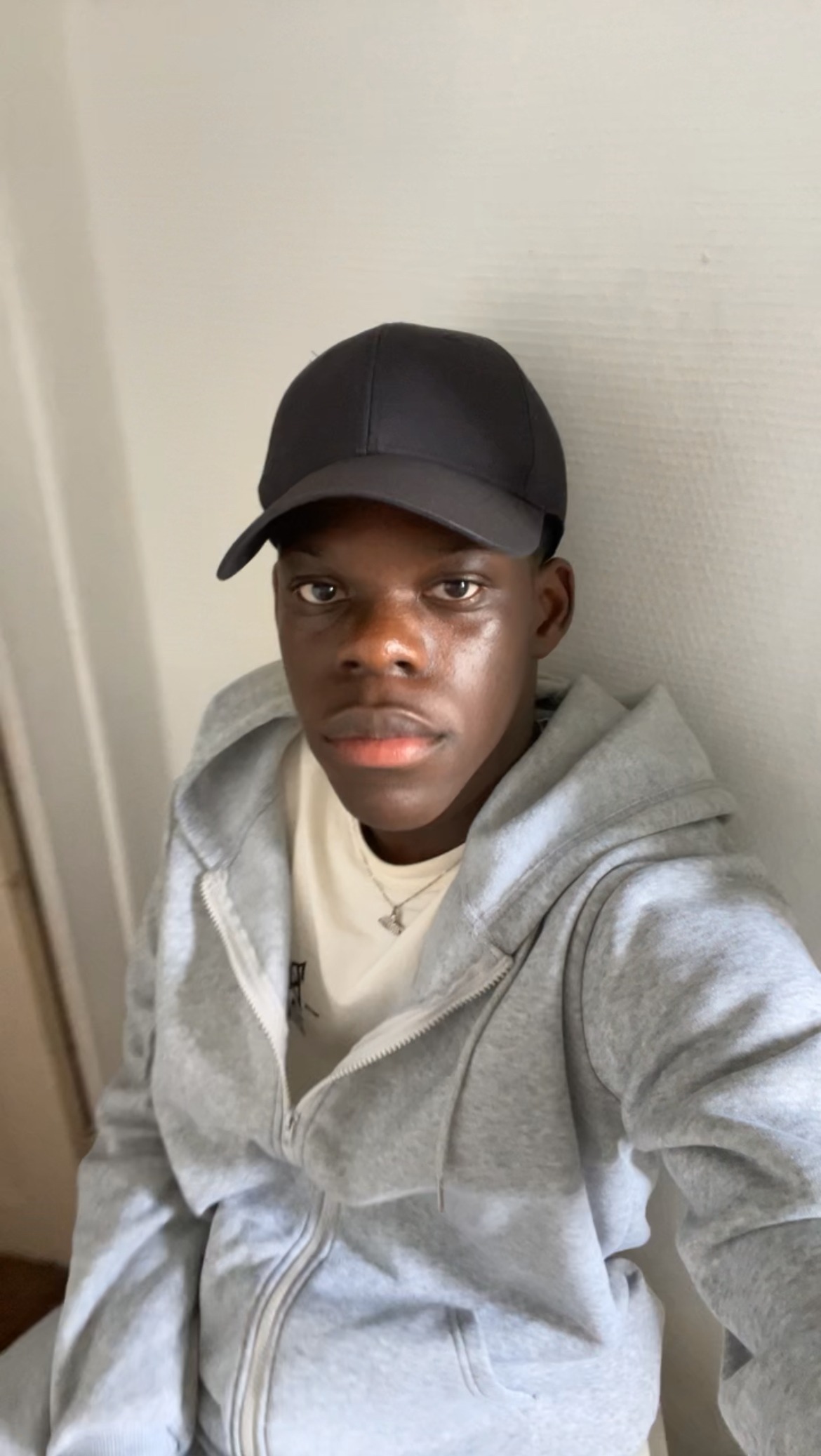 Profil de Mongi, 19 ans, Drague gay à Krattigen