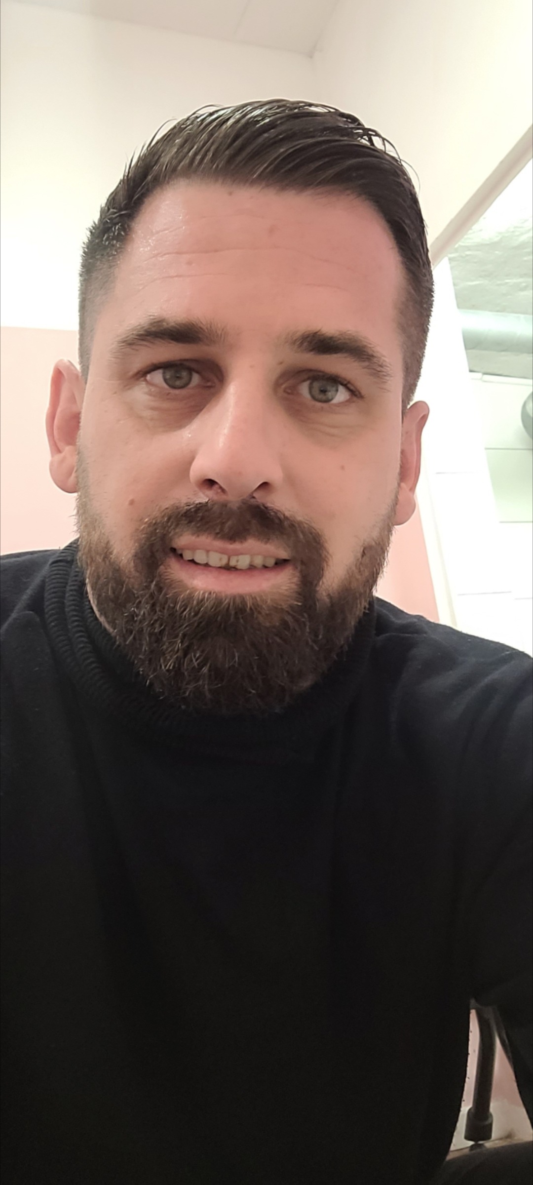 Profil de Vassily, 37 ans, Drague gay à Oberdiessbach