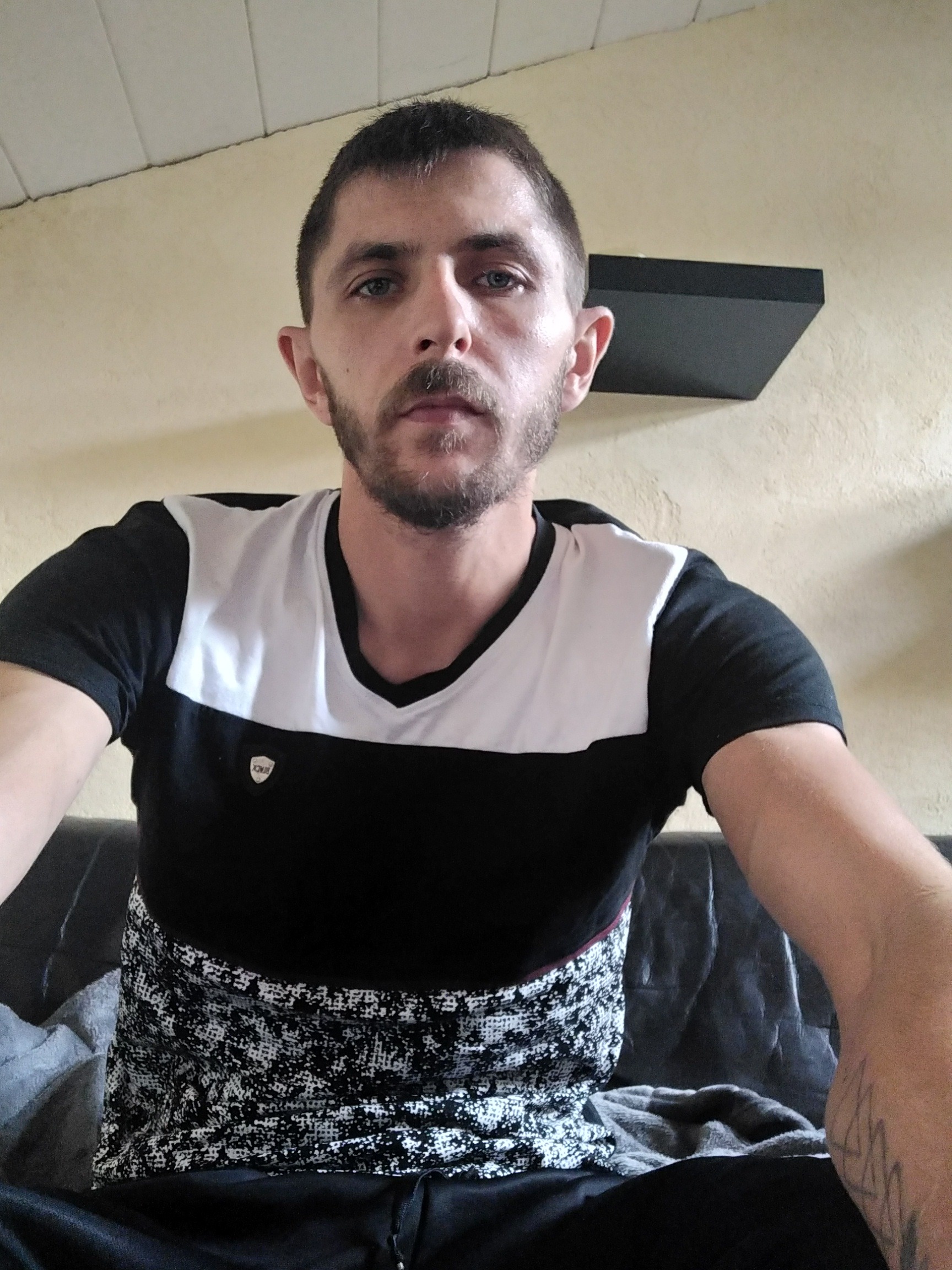 Profil de Nicolo, 34 ans, Drague gay à Fiesch