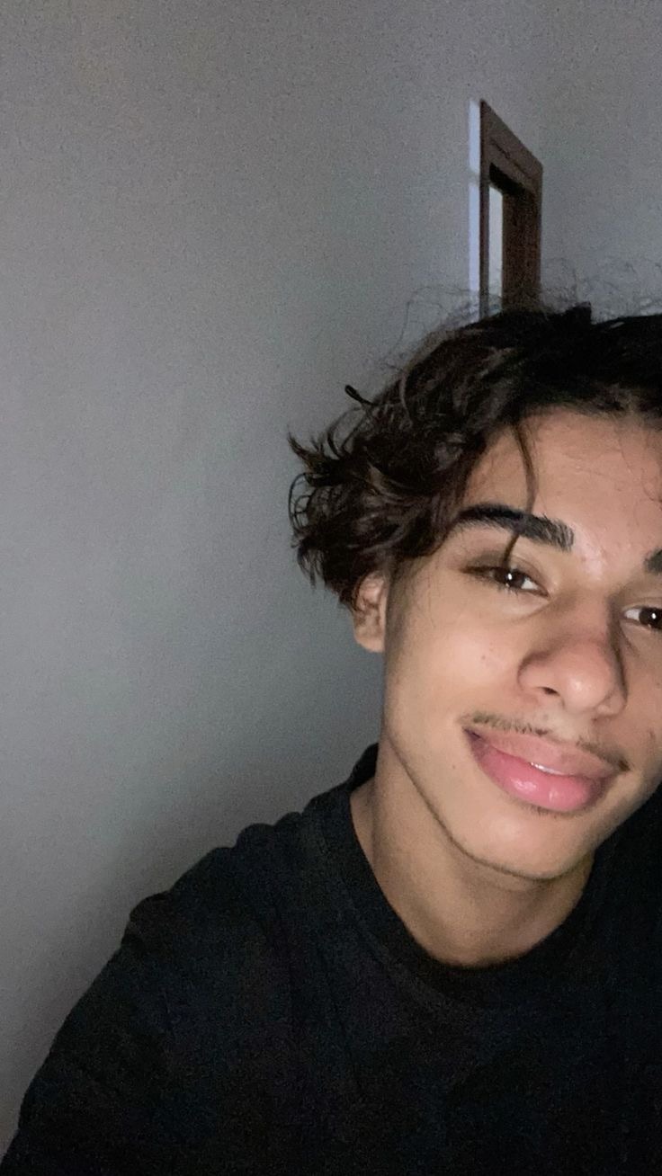 Profil de Touati, 19 ans, Drague gay à Serneus