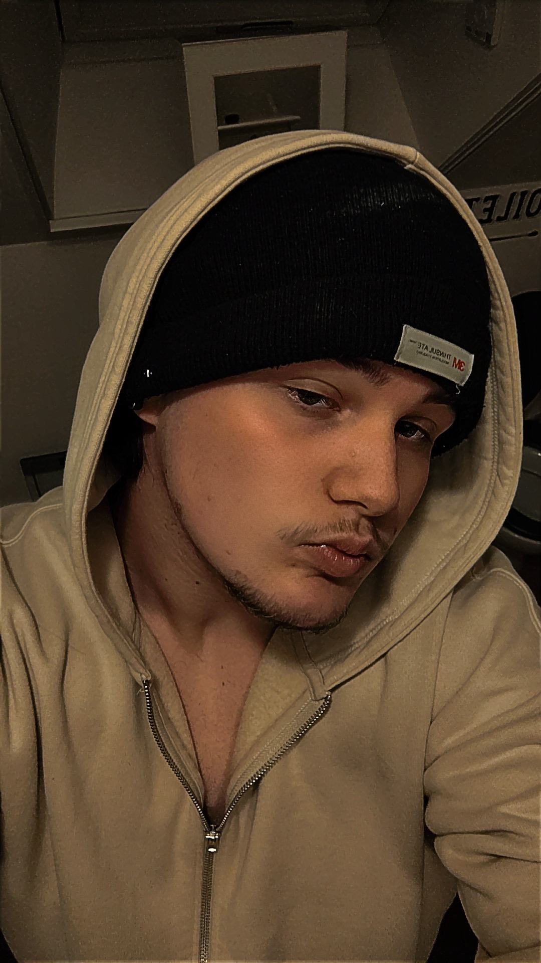 Profil de Hyppolyte, 21 ans, Drague gay à Marnand