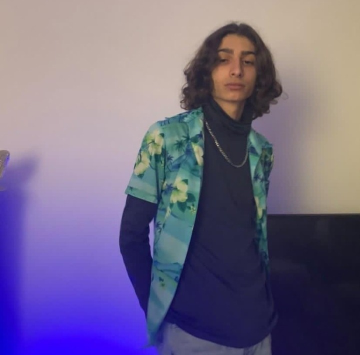 Profil de Sainte-luce, 22 ans, Drague gay à Riedholz
