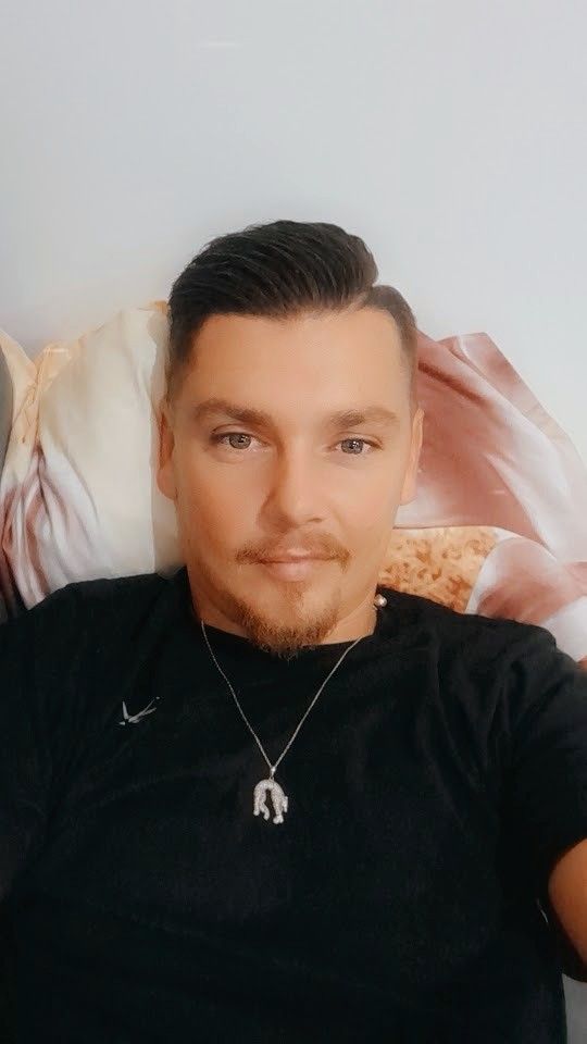 Profil de Dereck, 32 ans, Drague gay à Riniken