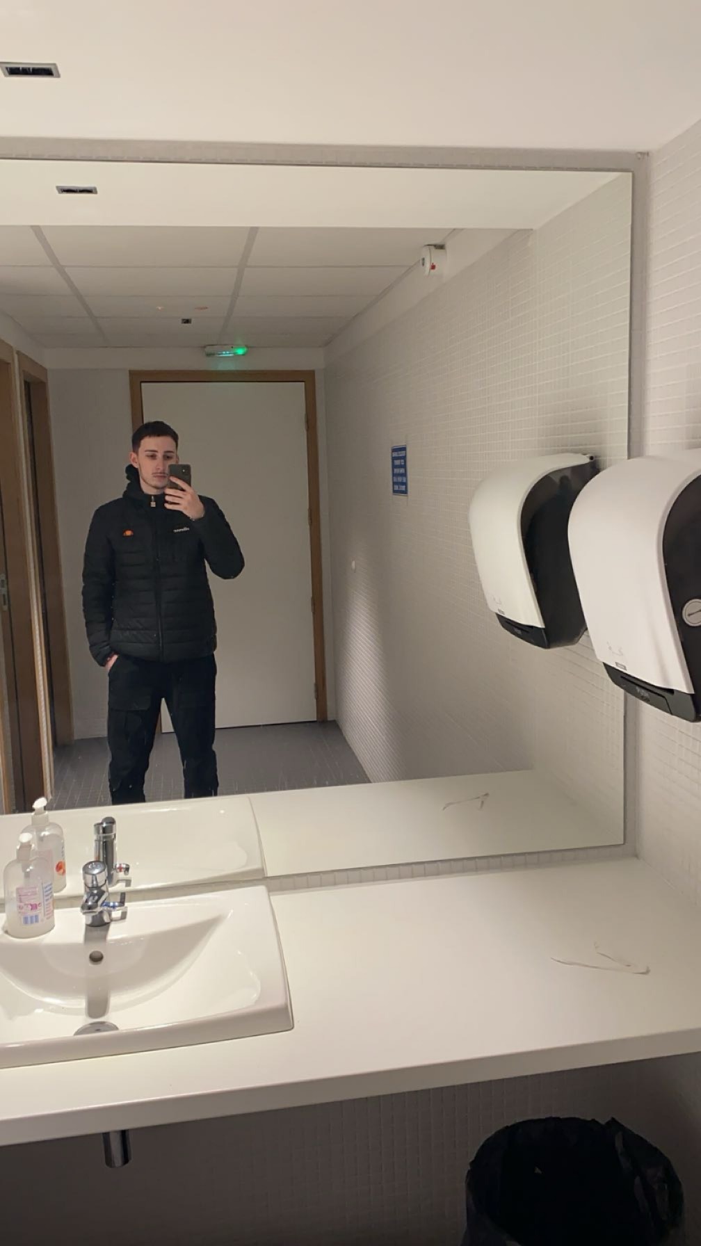 Profil de Binyamine, 20 ans, Drague gay à Les Mosses